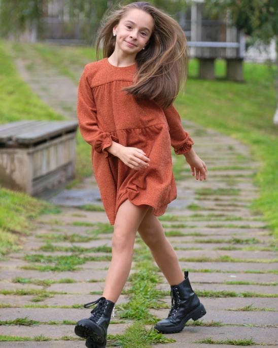 Vestido niña punto lana color caldero mod Burdeos con manga larga y escote a la caja - Imagen 3